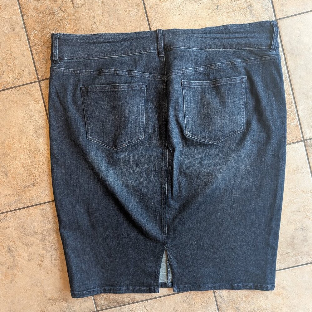 Torrid denim midi pencil skirt - Picture 4 of 5